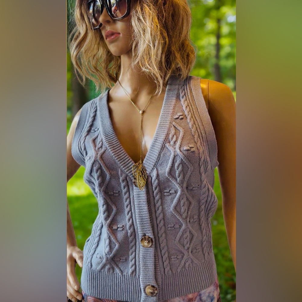 NWOT Jessica Simpson blue button down cable knit sweater vest Sz M soft & comfy.